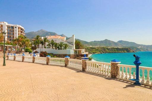 Capistrano Village B, 1 bedroom + free wi-fi Nerja Esterno foto
