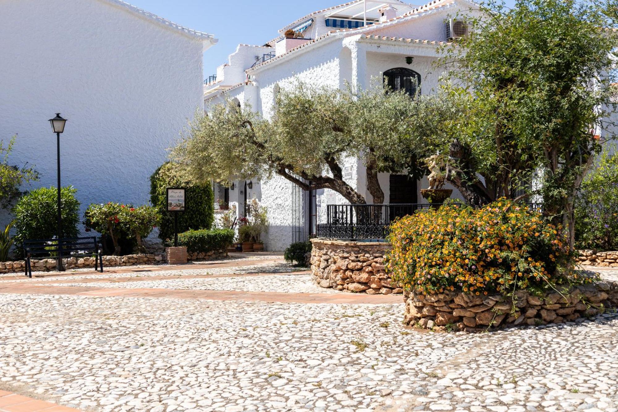 Capistrano Village B, 1 bedroom + free wi-fi Nerja Esterno foto