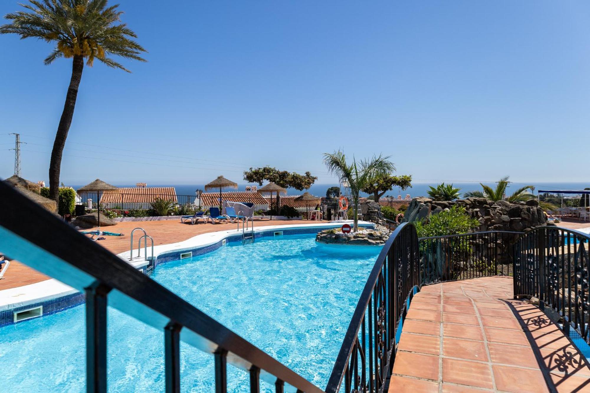 Capistrano Village B, 1 bedroom + free wi-fi Nerja Esterno foto