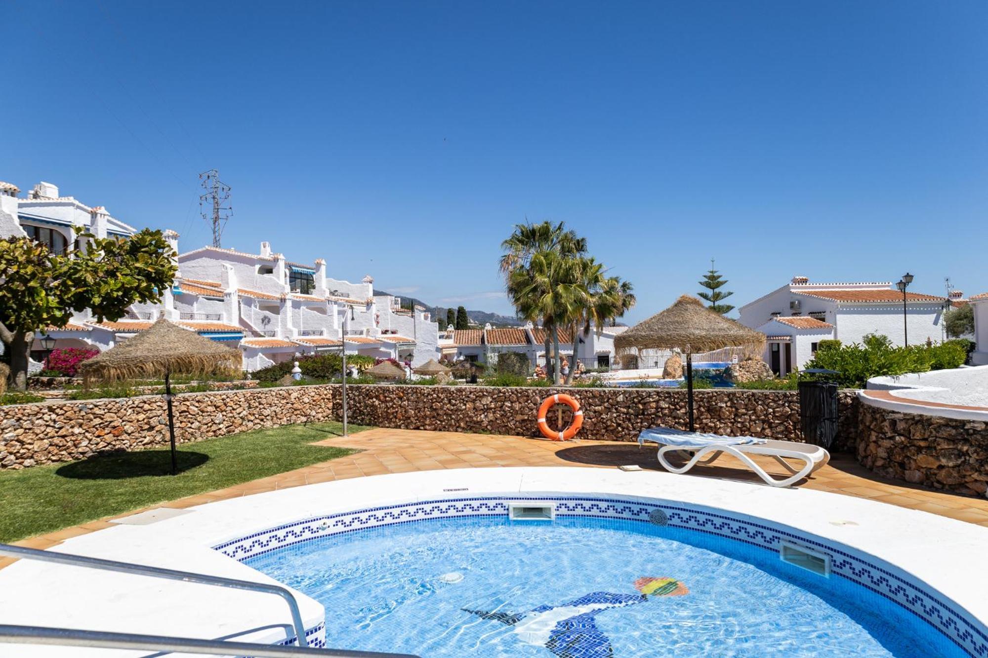 Capistrano Village B, 1 bedroom + free wi-fi Nerja Esterno foto