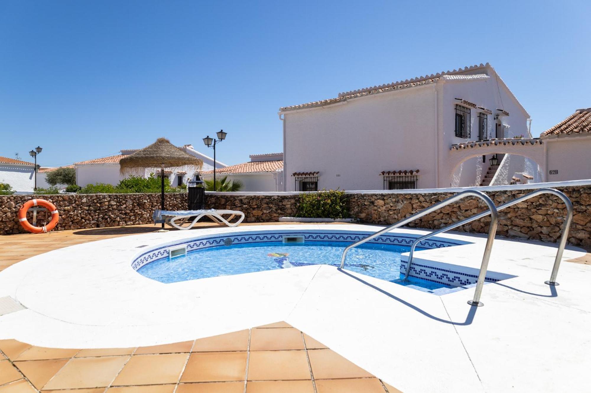 Capistrano Village B, 1 bedroom + free wi-fi Nerja Esterno foto
