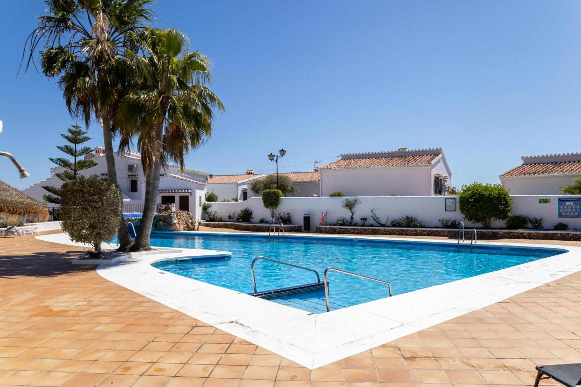 Capistrano Village B, 1 bedroom + free wi-fi Nerja Esterno foto