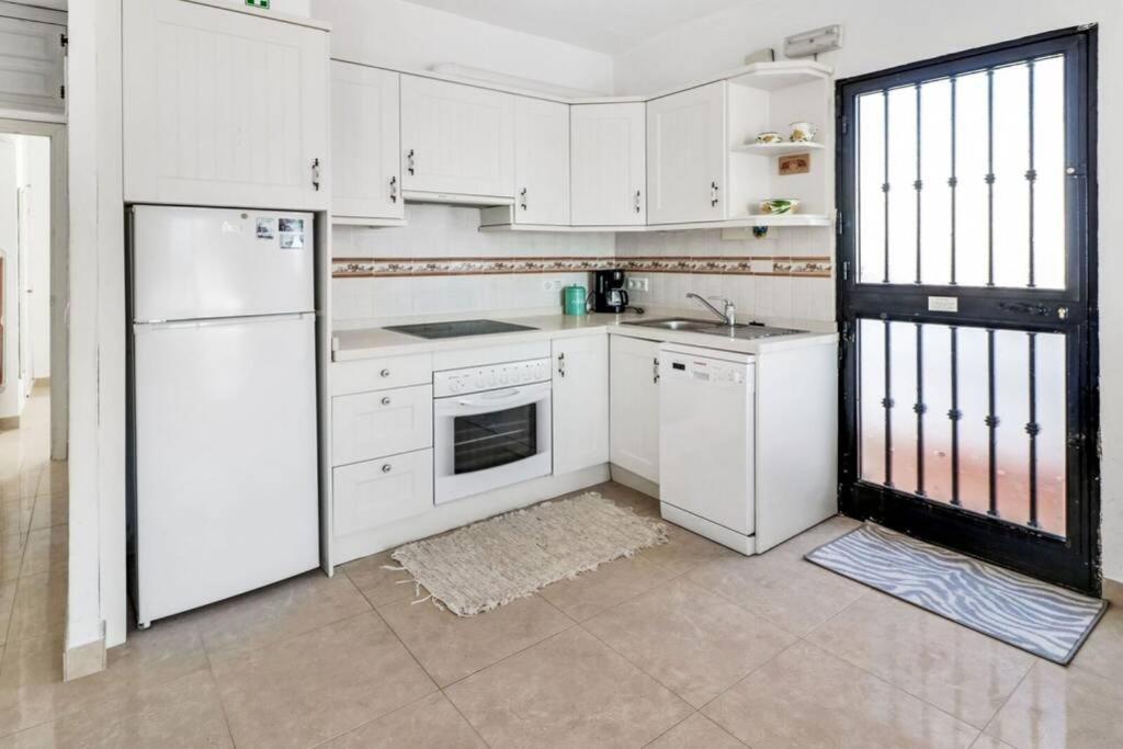 Capistrano Village B, 1 bedroom + free wi-fi Nerja Esterno foto
