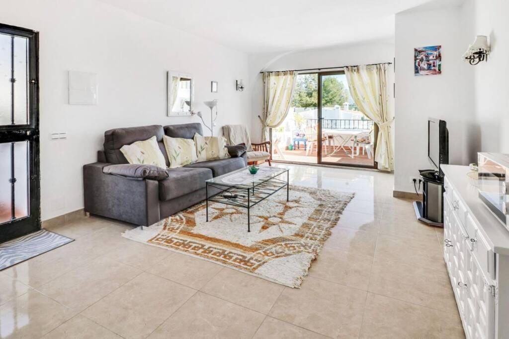 Capistrano Village B, 1 bedroom + free wi-fi Nerja Esterno foto